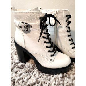 NWT GBG BY GUESS WHITE COMBAT BOOTS  7.5